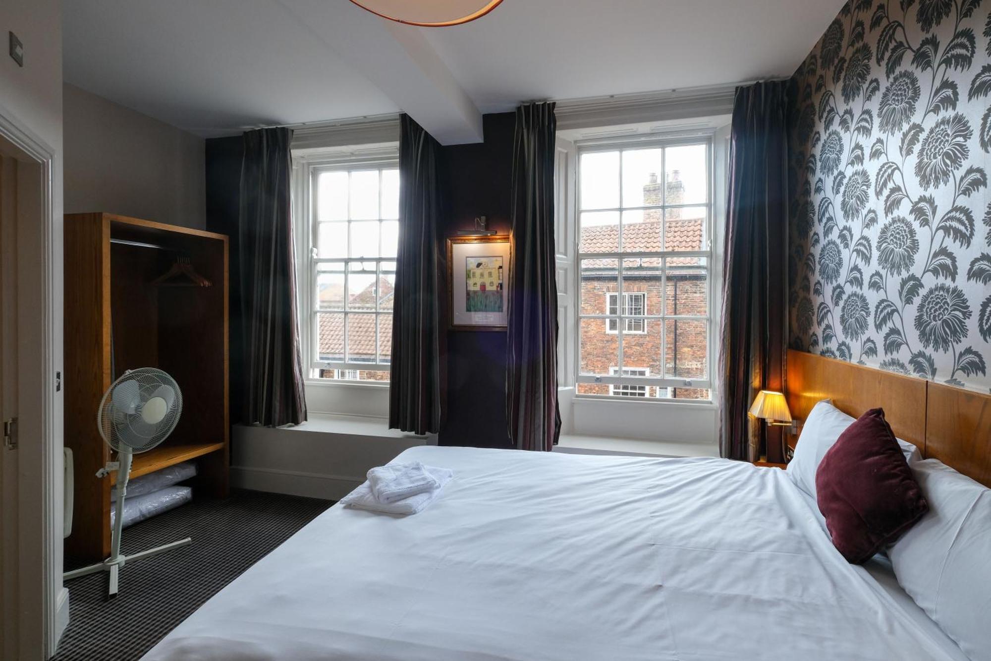 The Unicorn Hotel Wetherspoon Ripon Zewnętrze zdjęcie