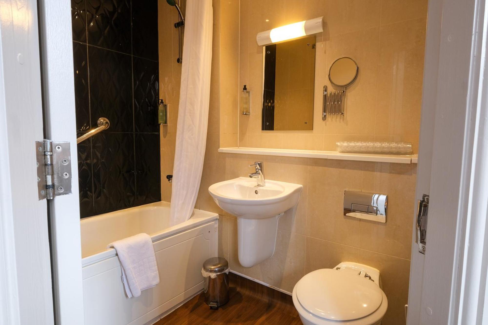 The Unicorn Hotel Wetherspoon Ripon Zewnętrze zdjęcie